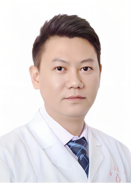 副主任、全科医师 何毅