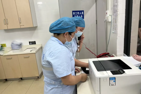 我院开展大型车祸群体伤护理应急演练