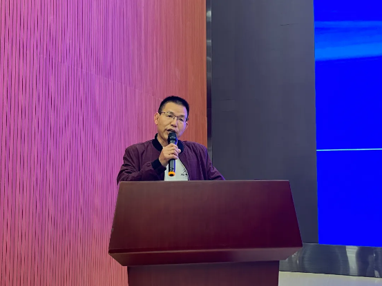 5d4db3148e944c76a71b054002ad42db_IMG_258