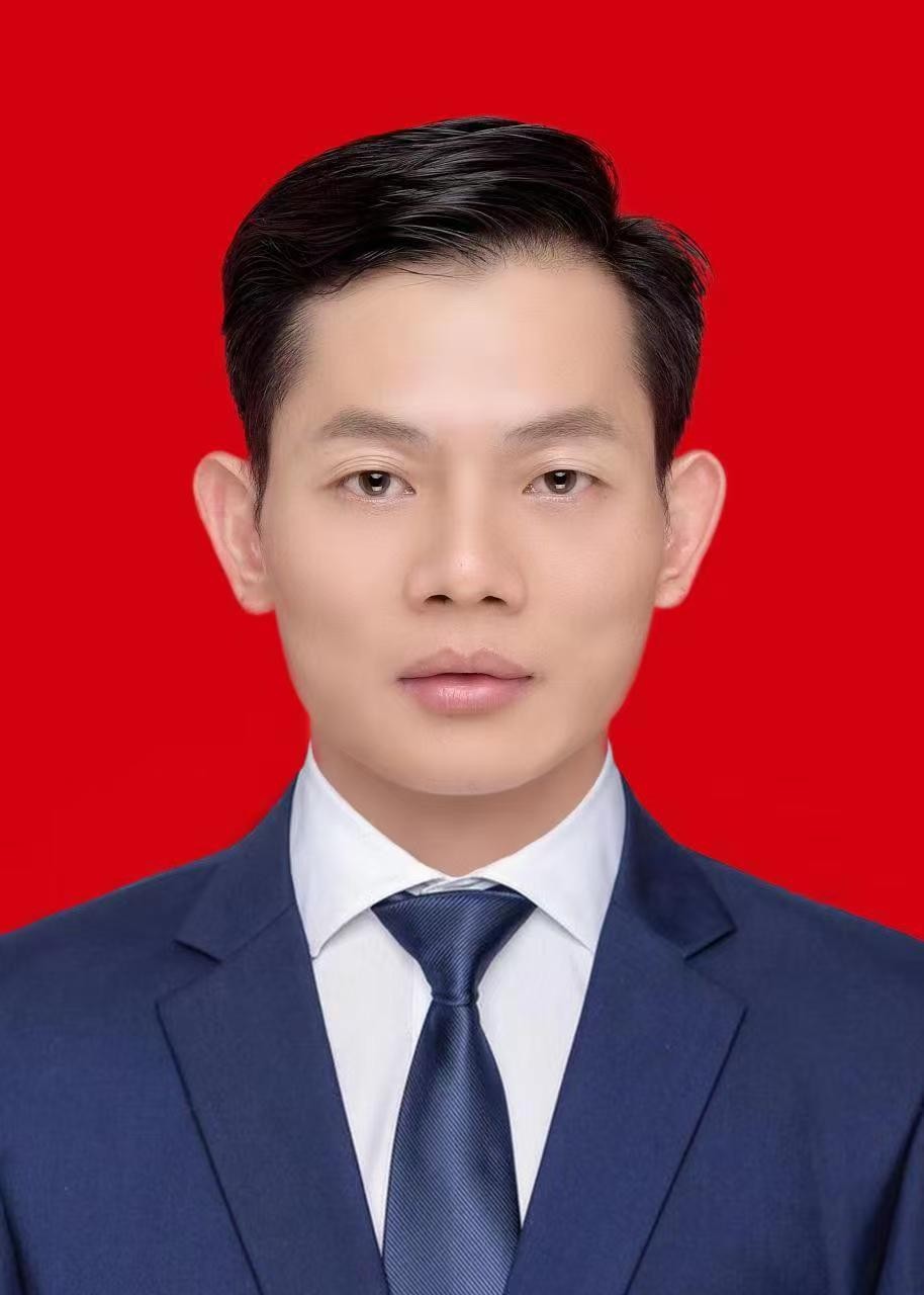 党总支部副书记（专职） 陈德峰